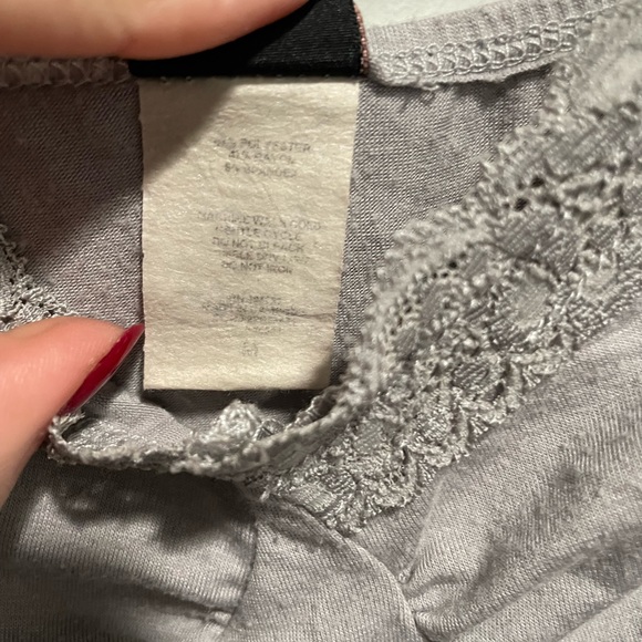 {V1 Couture} women's lace detail going out top size Medium - Picture 4 of 4